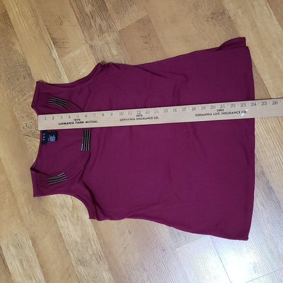 RQT - Beautiful Burgundy Tank - Ladies Medium - Picture 4 of 11